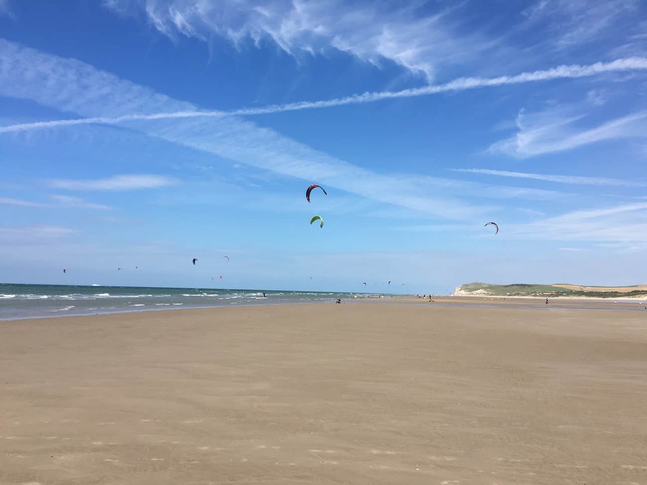 Wissant beach - kite surfers