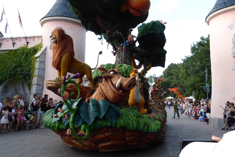 Disney - parade_3