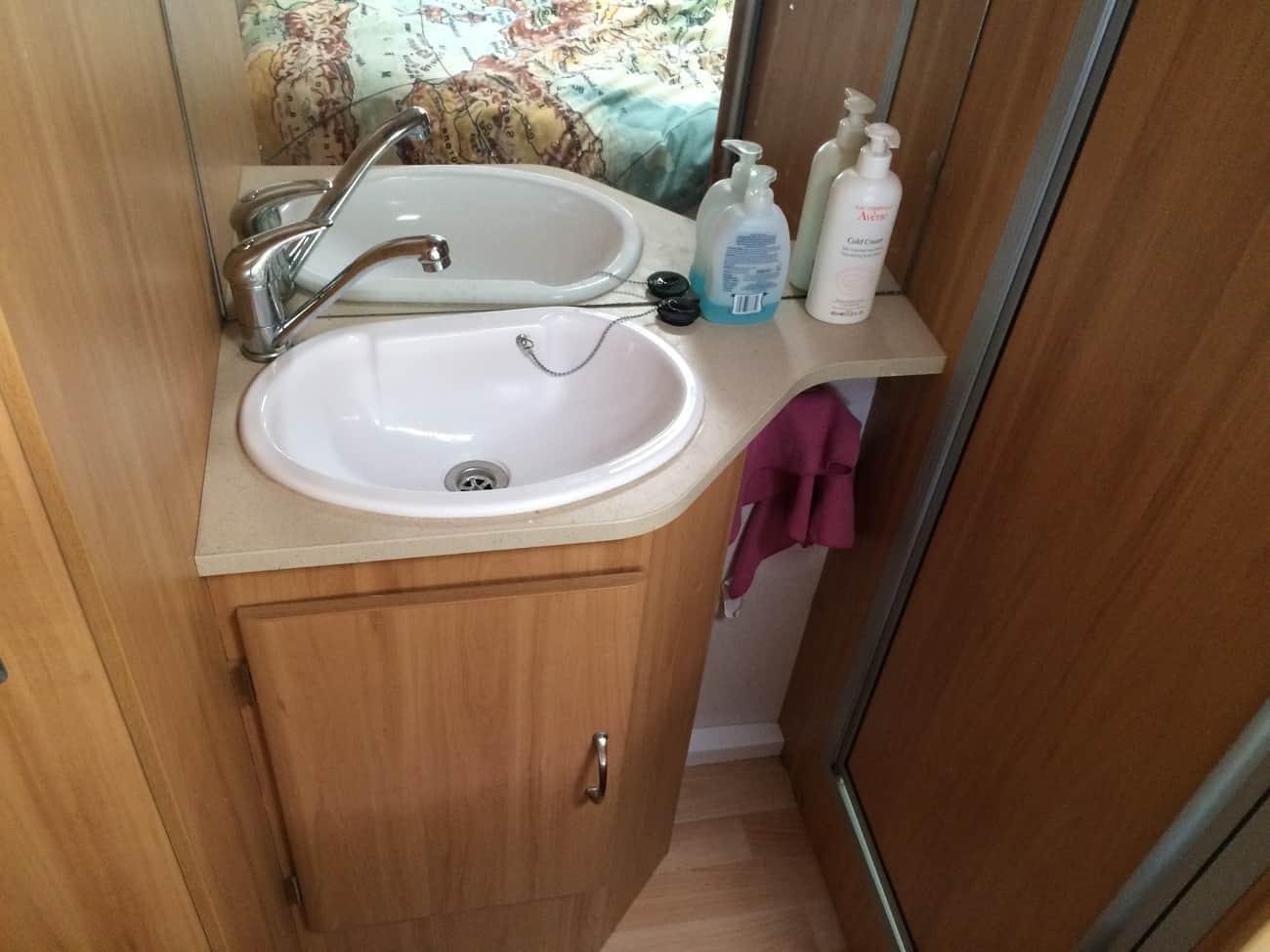 Caravan - vanity sink